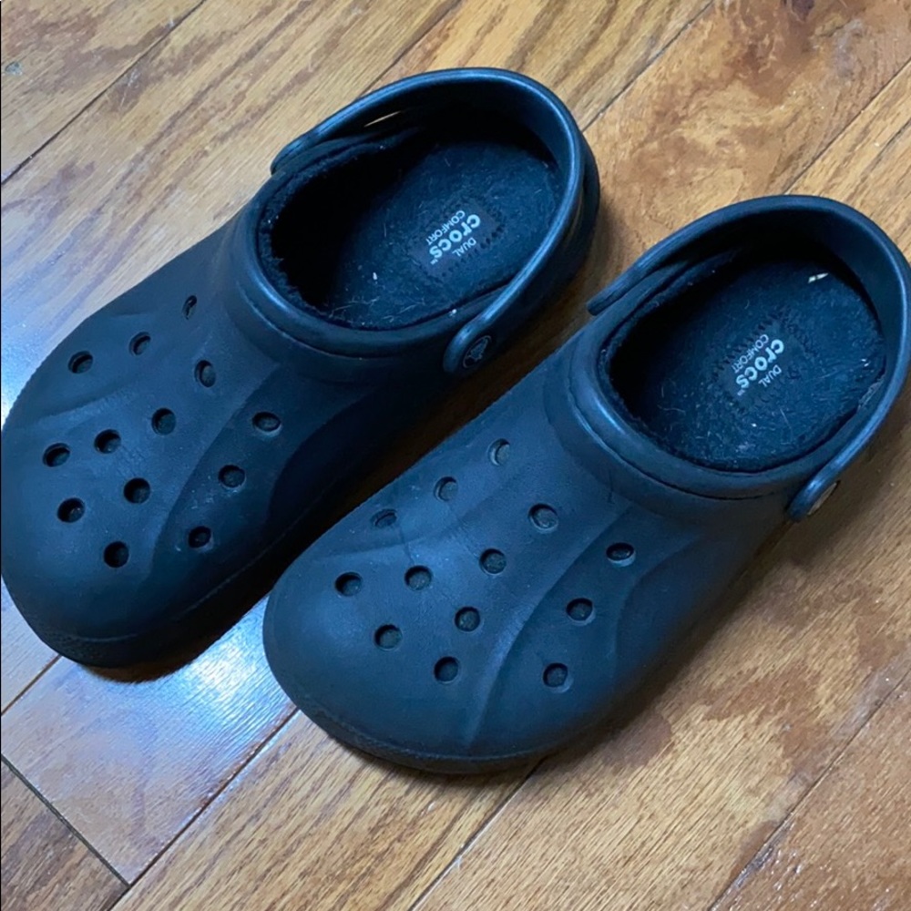 Black fur lined crocs